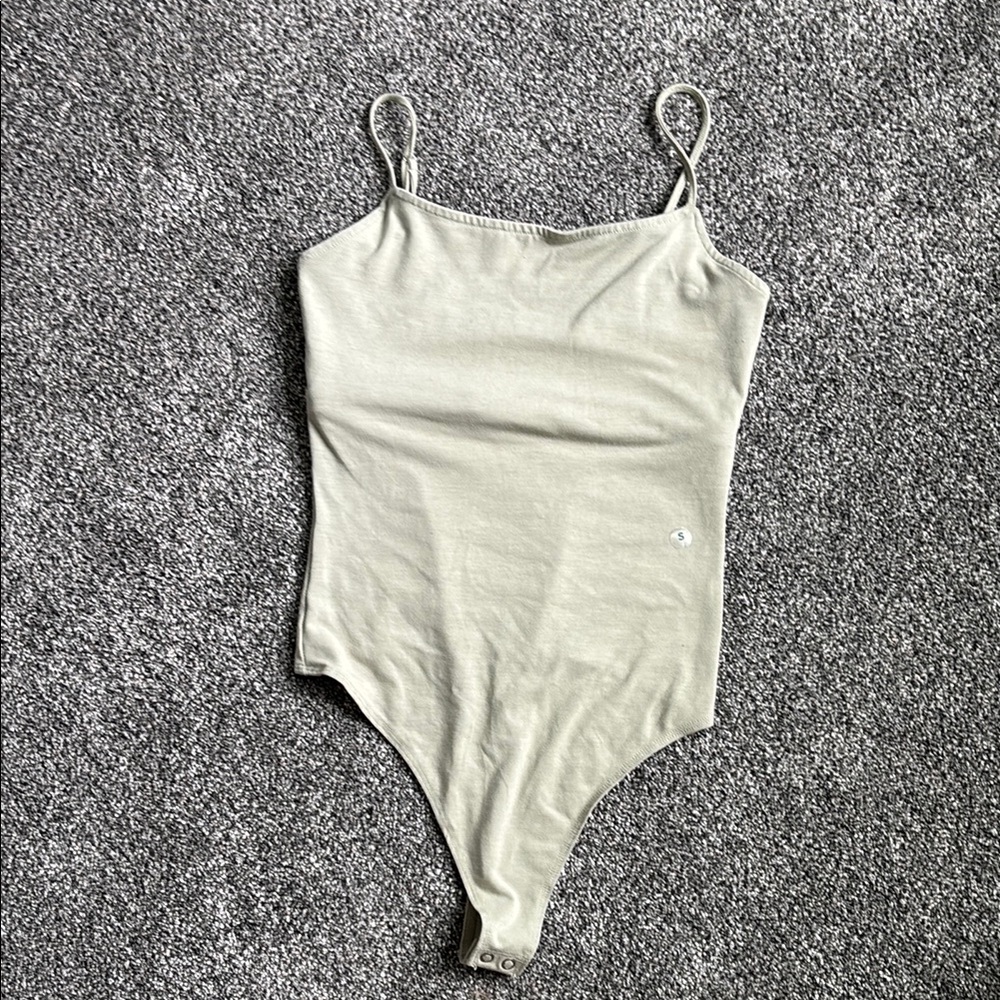 🎈NWOT Green Spaghetti Strap Bodysuit